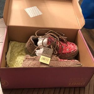 New with tags in box roper chase lace up